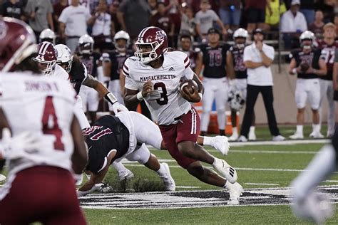 Phommachanh, Lynch-Adams lead UMass to 41-30 victory over New Mexico State in opener