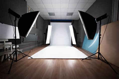 Photo studio lights. Sep 30, 2021 · If you’re just getting started in studio photography, it can be overwhelming to put together a full studio lighting kit. Understanding the pros and cons of a variety of different types of studio lights will help you evaluate the best equipment to acquire for your own personal lighting collection. 