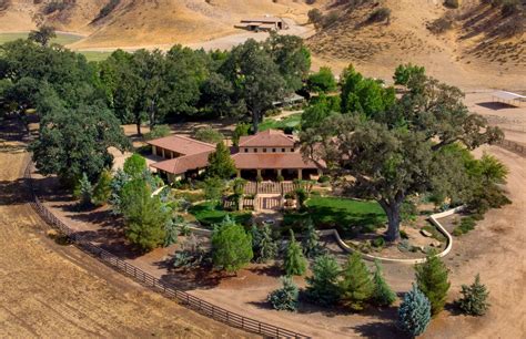 Photos: Entertainment power couple list their California ranch for $25 million