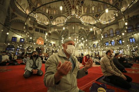 Photos: Muslims celebrate Ramadan around the world