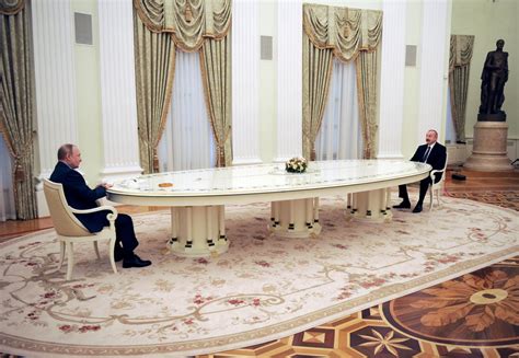 Photos: Putin keeps his distance during meetings [Video] - AOL