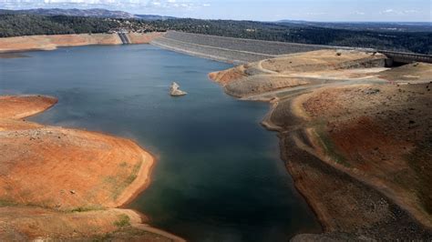 Photos show how storms dramatically filled California reservoirs