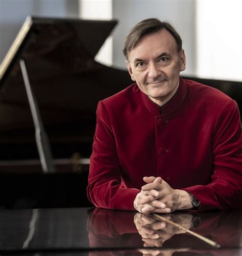 Pianist Stephen Hough plays a diverse, compelling recital at …