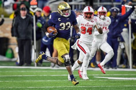 Notre Dame enters at 7-2 after defeating Pittsburgh in South Bend, 58-7. The Fighting Irish followed up their win over USC with a thumping of the Panthers, and they’ll look to pin a third straight win here in SC. The Notre Dame offense is averaging 38.3 points per game, while passing for 263.8 ypg, and gaining 164.1 ypg on the ground.. 