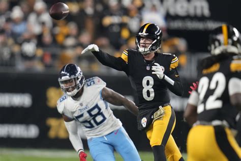 Pickett hits Johnson for late touchdown as the Steelers slip past Levis, Titans 20-16