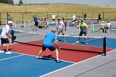 Pickleballcentral - Lightweight pickleball paddles, as the name implies, are designed to be on the lighter side of the weight spectrum, usually weighing between 6 to 7.3 ounces. This weight class offers distinct benefits, from improved maneuverability to reduced player fatigue, making them increasingly popular among a broad spectrum of pickleball enthusiasts. 