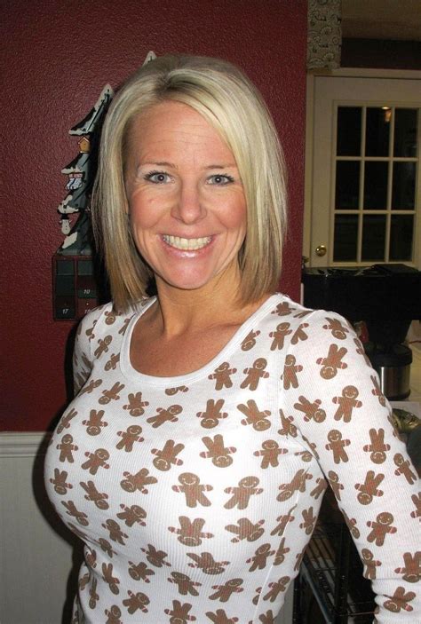 Pictures of milfs. Sexy pictures of mature women, milfs and cougars. All the pictures found here are legit due the sign of a privacy policy. Enjoy 
