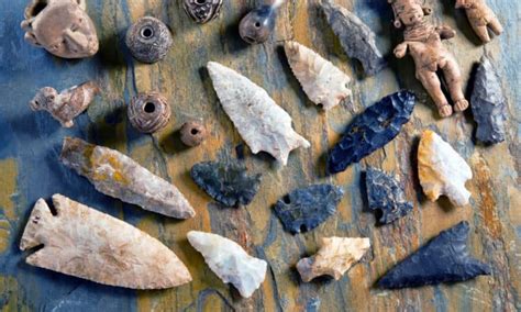 Pictures of valuable arrowheads. See stunning Hohokam Culture pottery and artifacts from the desert southwest. Including necklaces, fetishes, arrowheads, and a very rare polychrome jar. 