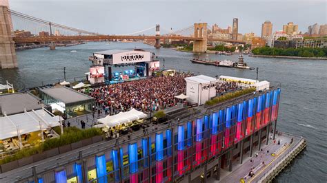 Pier 17 nyc. May 31 - The Parent Trap. June 7 - The Birdcage. June 14 - Dirty Dancing. July 28 - Moonlight. July 19 - Toy Story. July 26 - Miracle. August 2 - Remember the Titans. August 9 - School of Rock ... 