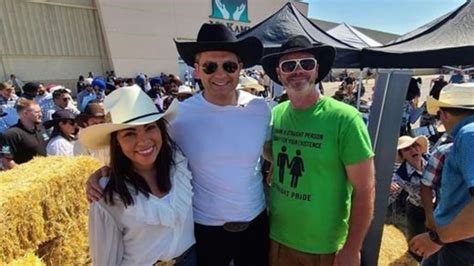 Pierre Poilievre ‘does not agree’ with ‘straight pride’ message in photo at Stampede
