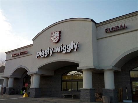 1821 Jackson Street, Oshkosh. Open: 9:00 am - 9:00 pm 0.65mi. This page includes specifics on Piggly Wiggly Oshkosh, WI, including the hours, store address info and product ranges..
