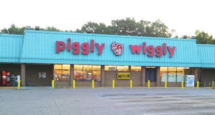 Piggly Wiggly occupies an ideal place in Village Hills Shopping Center at 1619 Forestdale Boulevard, in the west area of Forestdale. This store essentially serves the patrons in the districts of Watson, Brookside, Docena, Fultondale, Fairfield, …. 