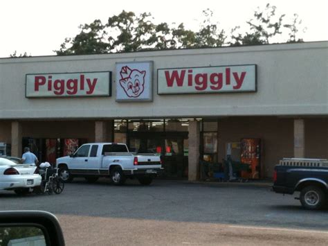 Piggly Wiggly - North Alabama, Guntersville, Alabama. 7,459