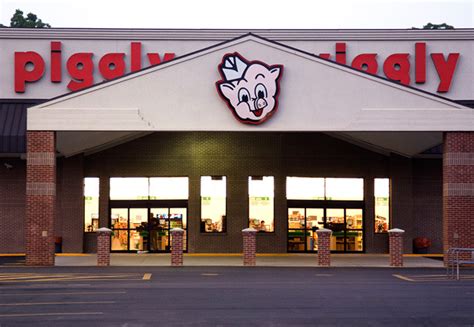 At this moment, Piggly Wiggly owns 4 locations near Lincoln, Alabama. These are all Piggly Wiggly stores in the area. ... 47870 Us Highway 78, Lincoln. Open: 6:00 am - 10:00 pm 0.75 mi . Piggly Wiggly Talladega, AL. 320 West Battle Street, Talladega. Open: 6:00 am - 9:00 pm 12.49 mi . Piggly Wiggly Odenville, AL. 100 A Council Drive, Odenville .... 