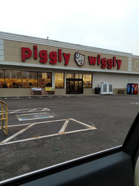 Piggly Wiggly sits not far from the intersection of U.s. Highway 64 East and Rankin Lane, in Plymouth, North Carolina. By car Simply a 1 minute drive from Shelly Drive, Arron Street, Ida Street and Hilly Circle; a 5 minute drive from Washington Street (Nc-32), Mackeys Road and Nc-45; and a 10 minute drive time from Maple Court and Alden Road.. 