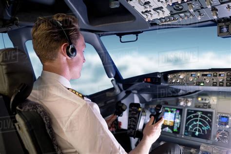 Pilot flying. In the United States, a pilot must generally have 1,500 total hours of flight time in any aircraft type, but for those who trained in the military, this total time required is reduced to 750 hours. Photo: Armin E I Shutterstock. In addition to these total time requirements, aspiring airline pilots must become eligible for an airline transport ... 