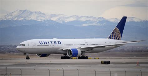 Pilots' miscommunication blamed for United jet's plunge toward ocean: NTSB