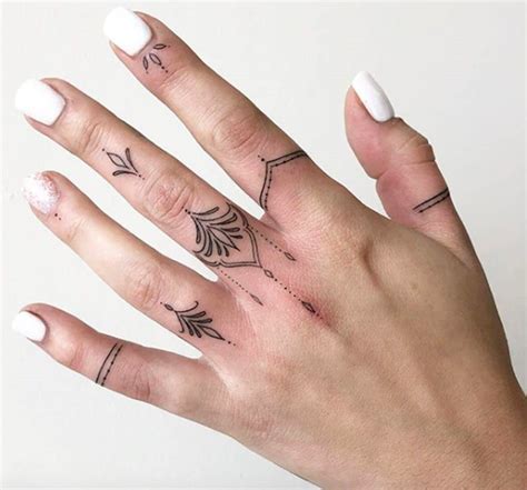 Pin by celia on Tattoos Finger tattoos, Trendy tattoos, Hand tattoos