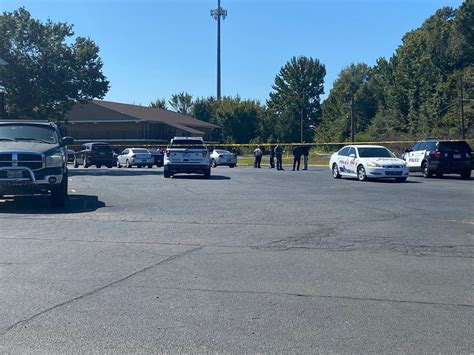 Pine bluff news. Updated: Sep 25, 2023 / 12:14 PM CDT. PINE BLUFF, Ark. – Detectives with the Pine Bluff Police Department are investigating a deadly Sunday afternoon shooting that left one dead and another person injured. Police said that the incident happened Sunday shortly after 12:30 p.m. when officers were dispatched to a shooting in the 1800 block of ... 