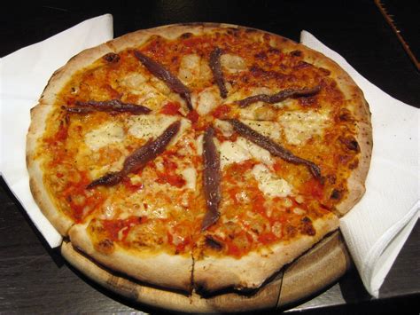 Pineapple anchovy pizza. Pizza can be made at level 35 Cooking. It is made by using tomato (first) and cheese on a pizza base to obtain an uncooked pizza, then cooking it on a range or a Large oven. All pizzas are eaten in two bites. Further toppings can be added at higher Cooking levels. The steps are called 1. Pizza base, 2. Incomplete pizza, 3. Uncooked pizza, 4. Pizza/Burnt … 