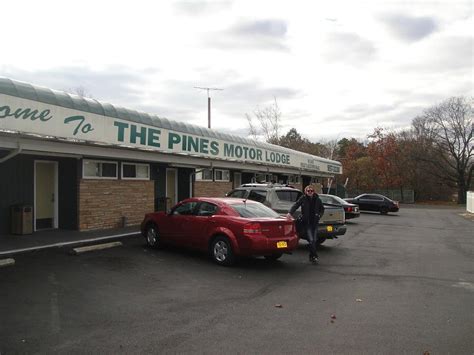 Pines Motor Lodge - Long Island Motel Gotolike