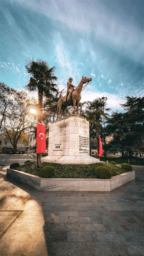 Pinhani @ Resimli Heykel Bursa. 