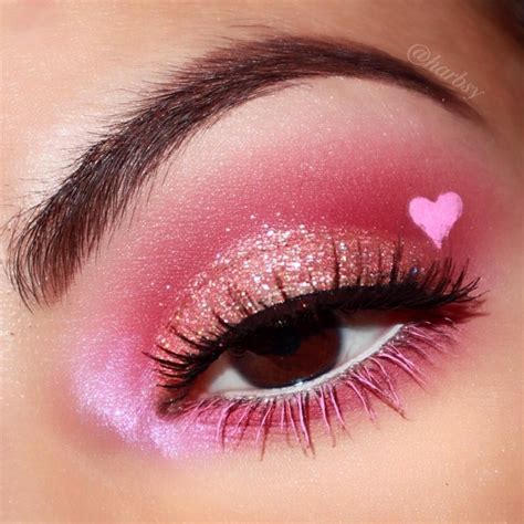Pink eye makeup looks. To create this easy and impactful look, makeup artist Kelsey Hopman began with a shimmering glitter eyeshadow on the eyelids. A liquid pink eyeliner was used along the inner corner of the waterline, and outer corner of the eye to create an abstract winged eye. Dots of liquid pink liner were then used to … 