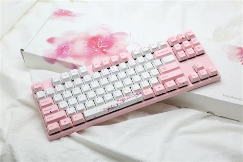 Pink loving gamer girls! Help me find a mouse to …