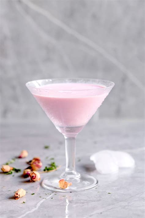 Pink squirrel drink. Feb 13, 2020 ... The Pink Squirrel is a classic from the 1940s. The original recipe called for creme de Noyaux, a difficult to find liqueur that really had ... 