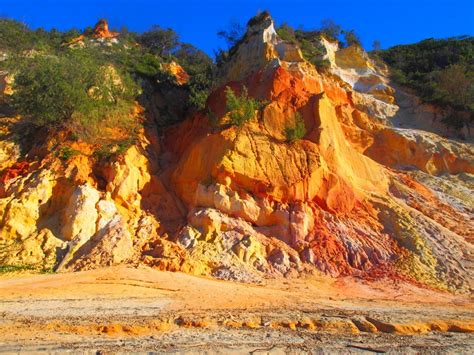 Pinnacles Coloured Sands Fraser Island - Fraser-Tours.com