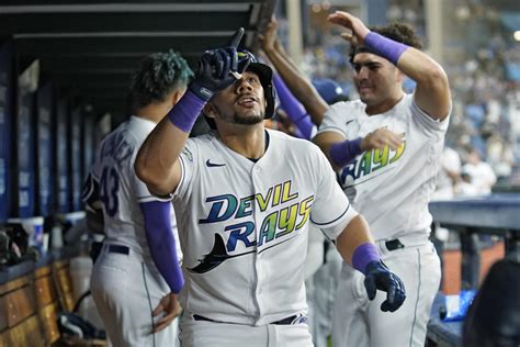Pinto and Ramírez hit two-run homers in the 7th as the Rays rally to beat the Mariners 7-4
