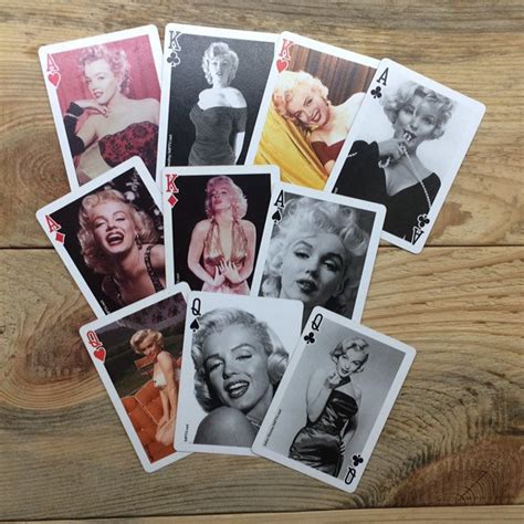 Th?Q=Pinup Playing Cards