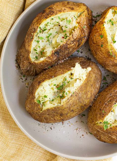 Pioneer woman air fryer potatoes. Directions. Toss the sweet potatoes with the oil, 1/2 teaspoon salt and a few grinds of pepper in a medium bowl until evenly coated. Place the potatoes in the basket of a 6-quart air fryer. Cook ... 