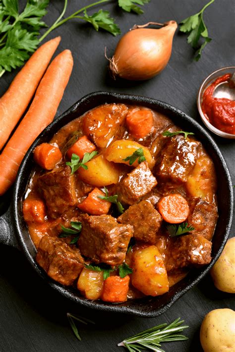 Pioneer woman beef stew. Remove the first batch and cook the rest of the meat. Remove and set aside with the first batch. Add the remaining 1 tablespoon olive oil to the skillet and cook the mushrooms, carrots and onions ... 