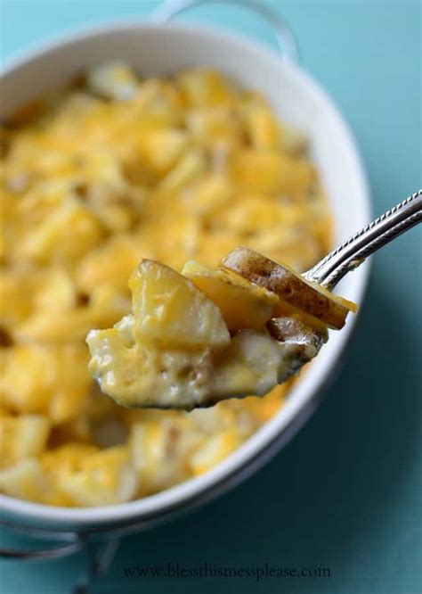 Pioneer woman potatoes au gratin. Ina Garten’s recipe for scalloped potatoes is called potato-fennel gratin. This side dish serves 10 people, and it requires approximately two hours of cooking time. Preheat the ove... 