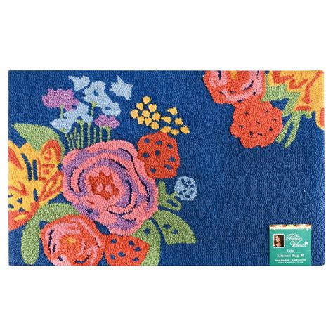 This vintage-inspired floral rug comes in five differe