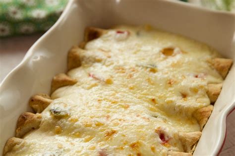Pioneer woman white chicken enchiladas. Return the beef to the pan and stir. Preheat the oven to 350 degrees F. Soften the tortillas in the microwave, wrapped in a paper towel, for 15 to 45 seconds, depending on your microwave. Mix ... 