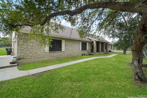 Pipe creek tx 78063. Comparison of 147 Alamo Dr, Pipe Creek, TX 78063 with Nearby Homes: $189,995. 1 bed; 560 sqft 560 square feet; 0.23 acre lot 0.23 acre lot; 171 Sunset Dr. Lakehills, TX 78063. $299,000. 