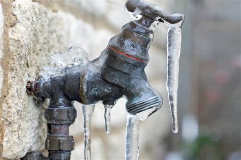 Pipes freezing. Gordon reports that pipes freeze in four distinct stages: When exposed to very cold air, the water in the pipe cools rapidly. Interestingly, the water may “supercool” or remain liquid several degrees below 32°F. This supercooled state can persist for hours. 