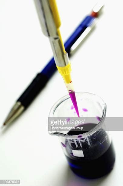 Pipet Photos and Premium High Res Pictures - Getty Images