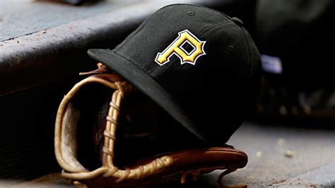 Pirates trade reliever Bolton to Mariners, lose 1B Rivas, INF Marcano and INF Capra to waivers