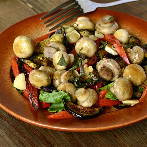 Pirinçli mantar salatası.