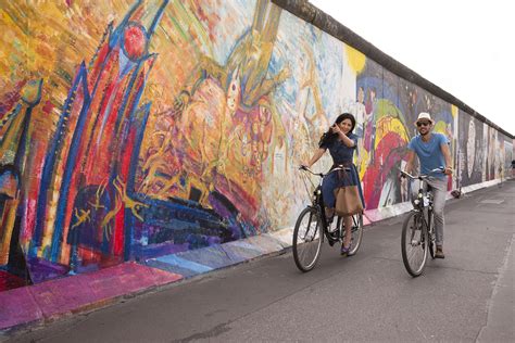 Pista ciclabile del muro di berlino guida un percorso per ciclisti escursionisti e pattinatori lungo il percorso dell'ex berlino. - Eine lateinische abhandlung über horat. od. i, 28.