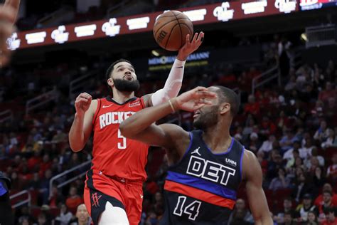Pistons fall to Rockets 136-113 in first game since end of 28-game skid