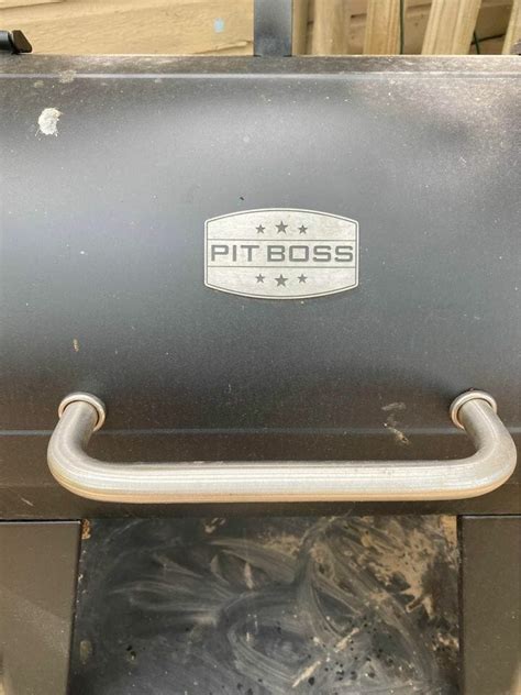 Pit boss err.  This smoker also features a 60 lb.  Mar 7, 2022 · How To Fix ...