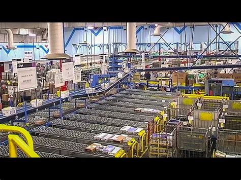 What is a USPS Distribution Center? USPS distribution centers are regional hubs that allow the USPS to operate as effectively and as efficiently as they do today.