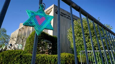 Pittsburgh synagogue killer has extensive history of mental illness, defense expert testifies