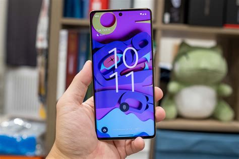 Pixel 7 pro screen. If you want to screen calls with the best Google has to offer, the Google Pixel 7 Pro is it. Between the gorgeous 120Hz AMOLED screen, the Tensor G2 processor, and the incredible camera setup, the ... 