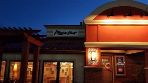 Pizza Hut: Pizza Near Me at 75 S Vandemark Rd, Sidney OH