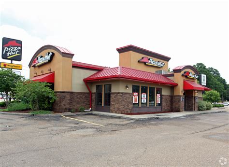 Pizza hut batesville ms. At Pizza Hut, we take pride in serving Batesville delicious pizza at prices that don’t break the bank. Check our Deals page regularly for coupons and limited time offers that are available for delivery, carryout, or pickup through The Hut Lane™ drive-thru (at participating Pizza Hut locations). Whether you’re ordering for a family dinner ... 